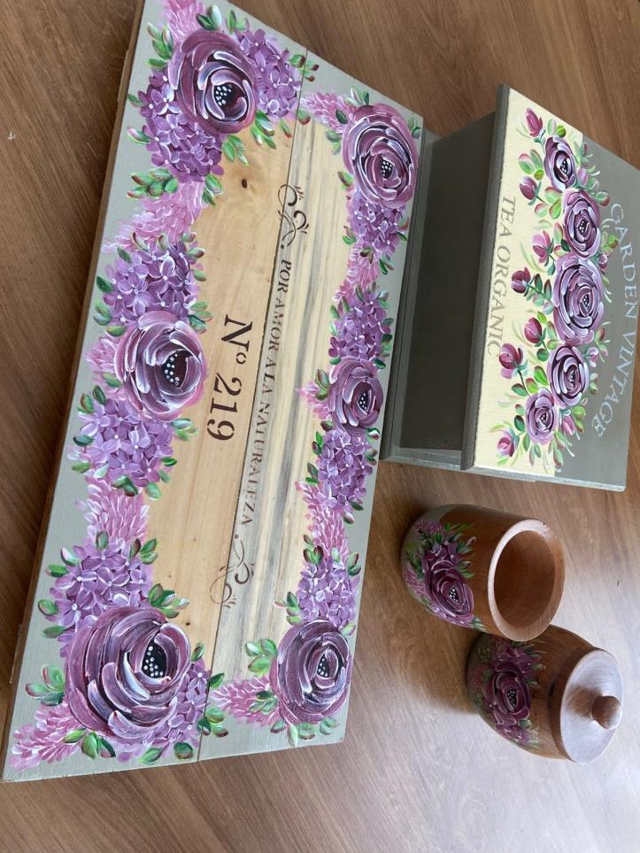 Bandeja y caja de té con rosas y lilas