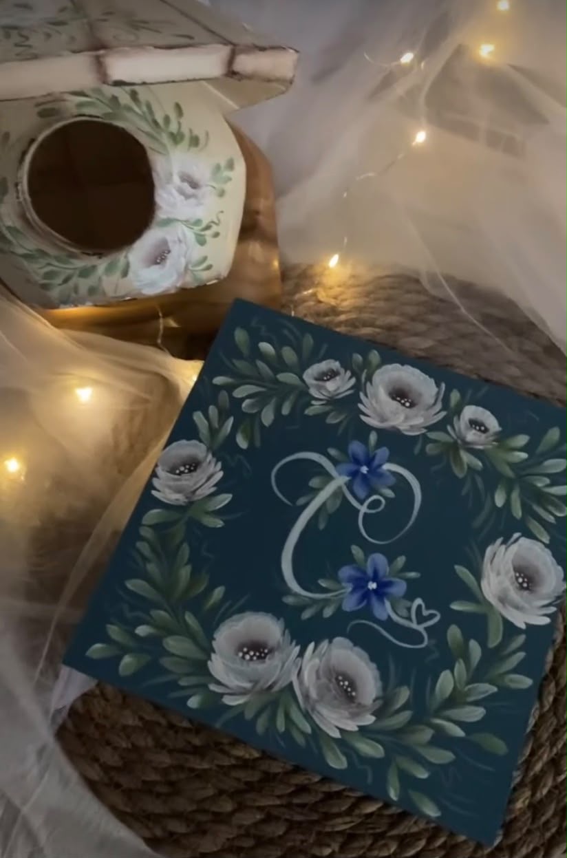 Cuadro con monograma y rosas