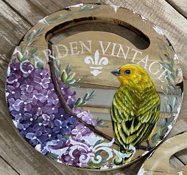 Tabla con lilas y pajarito
